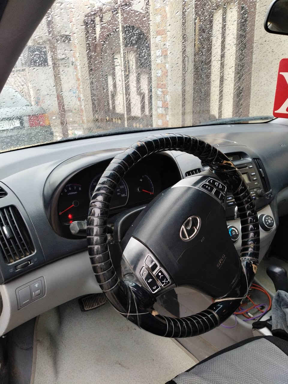 النترا مقدس 2009 امريكي رقم بغداد محرك 20 دوش  بيها طخه بسيطة موضح بالصورة سنوية جديدة باسمي هيئة وغرامات مصفرة هزه جديدة سيارة جاهزة السعر 95 وبيها مجال مكاني الموصل الجانب الأيمن رقم الهاتف ***********
