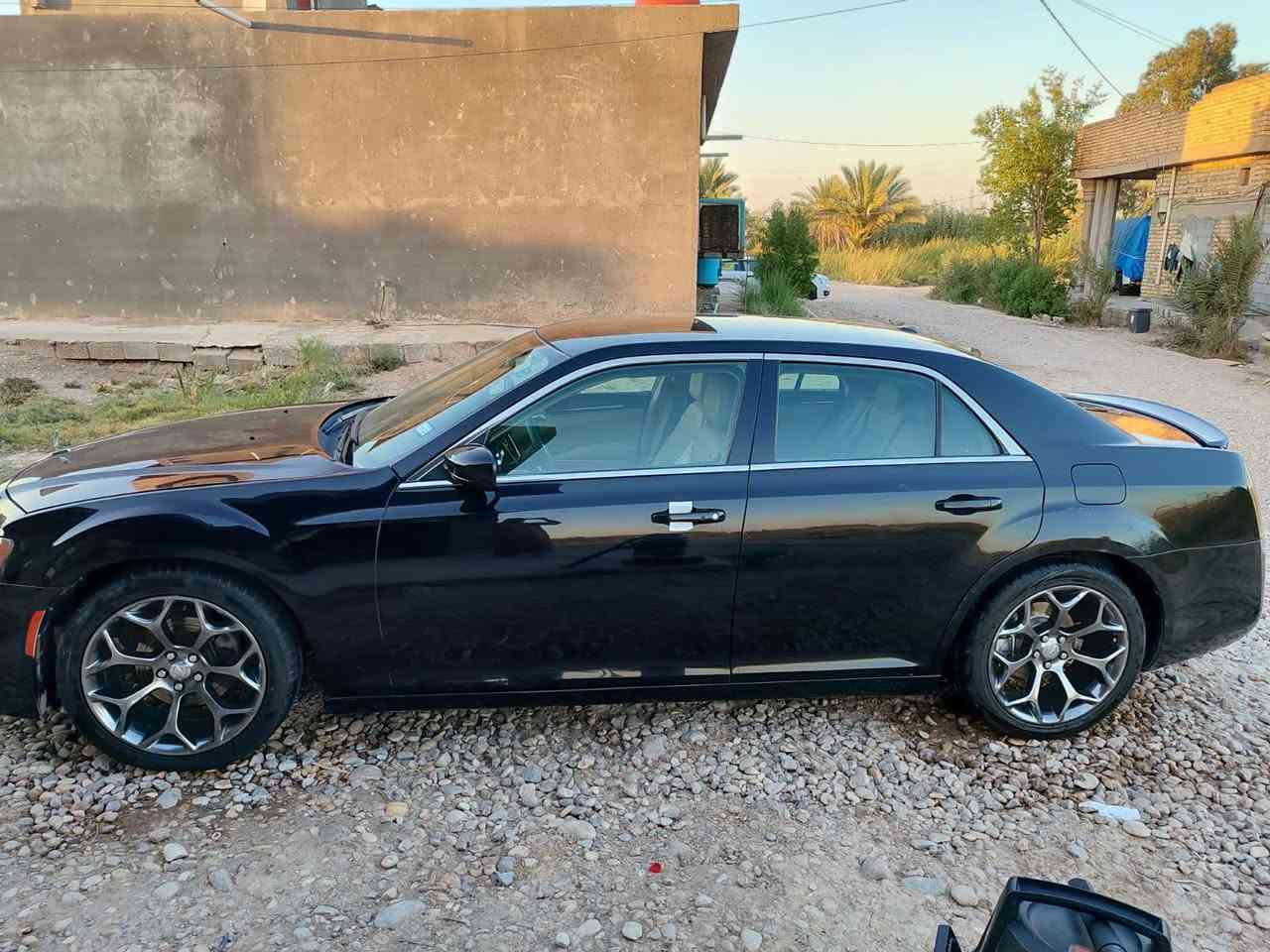 كرايسلر اوباما C300  الموديل(2014)
نصف مواصفات 👇 

شاشة كبيرة تحكمات ستيرن  مثبت سرعه   

داخل ملكي بيجي 

كير مكينه كله بشرط بل جيس جديد 

السياره كلين  فقط بيها بارد هلال جاملغ خلفي وشوية بل باب 

كير طيارة 8 نمر 

تخم تاير جديد 

صدر خلفي جديد 

صدر أمامي جديد 

شرط السونار السيارة بأسمي  تحويل مباشر  

المحرك 3600 V6 

للاستفسار (***********) 

واتساب ( ***********) 

بيع فقط بدون مراوس 

السعر ( 170$) مجال بسيط 
مكان السيارة واسط قضاء العزيزية
مكلف بل نشر
