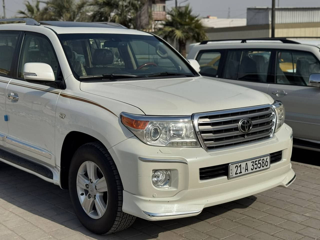 السلام عليكم VXR 5700 موديل 2013 جديدة على وضع الزيرو ماشية 160 الف
فتحة سقف
كشنات كهرباء وخزن ميموري
كشنات تبريد
صندوك كهرباء
5 بصمات
5 كامرات
حساسات امامي خلفي
شاشة كبيرة
ستيرن كهرباء خزن ميموري
تشغيل عن بعد
محرك 8 سلندر 5700 بشرط وكالة
جكات 
دشبول لكزز
داخل بيجي
ثلاجة
نظام صوت Boos
داير ايرباك حتى الكشنات
لايتات عالي ناصي زنون 
تبريد منفصل 4 قطع 
شاشة تبريد تحكم خلفي كامل 
كشن خلفي كهرباء
السيارة مكفولة وجديدة عدا تكحيل بسيط بالجاملغ ممبين ابداً
اخوان هاي السيارة تختلف عن العادية وابو المصلحة يعرف شنو قيمتها 
السيارة معروضة 42 وبيها مجال بسيط 
مكاني بغداد البنوك
***********
