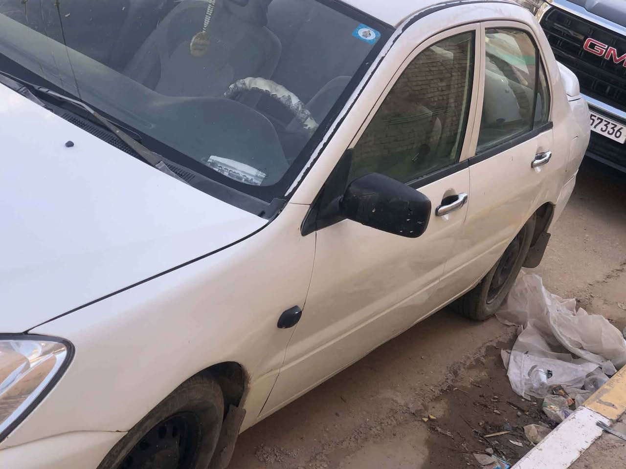 مسيوبيشي.  لانسر.  2007 كير ومكينه نضيفات.  حداديه 70%%  تبريد ثلج ارقام جديده وسنويه 2030 جديده . راعيها ديوانيه. تخم تاير جديد. السياره خير من الله كلش نضيفه ومرتبه وحلووه. ضربتهاا جاملغ وشوي من البنيد جهه السايق.  وبيها كم قطعه صبغ ابيع مصبوغه حزام.  سعرها 58 وبيها مجال جدا بسيط.   *********** Singapore
