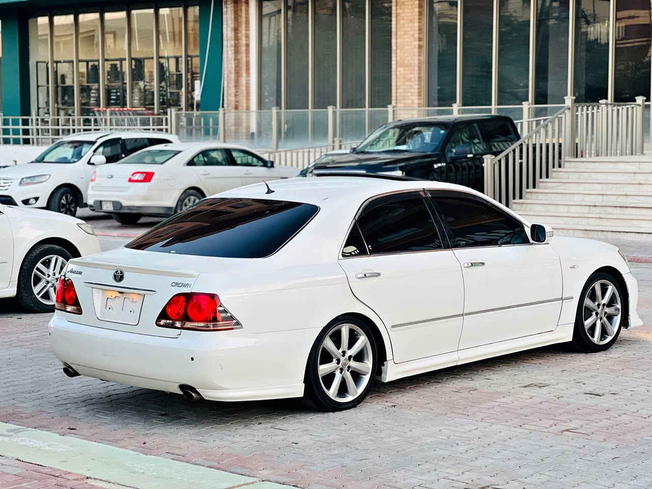 بــەناوی خوای گەورە 🤍.
بۆ فرۆشتن شـاھینە بڕاوە 2007 سپۆڕت .
184 🔥. بێ دوكەڵ
 تاقانەی قوەت و جوانی .
3 دوگمەی قەپات مواسەفاتە.
سڵاید
جلد و ھیتەر
ئـاوێنە ئیشارەت
ساج سور .
سـەیارەكە تازە داخلە كامل كامل مەسڕوف كراوە .
تاخمێك تایە و ویلی نەوتی سفر..
جامم ھەڵگرتوە.
ھایدرۆلیكی گێڕم بۆ گۆڕیوە.. 
دیسك و پاتری تازە 
چوار دەبڵی سپۆرتی لە ژێرە بە دلی خۆت بەرز و نزمی بكە ..
سەیارەكە وەسفی ناوی ناو  و دەری یەك لە یەك جوانتر
سەقفی رێك شوشەیە..
ساجی شكاوی نیە..
تەقە و ڕەقە و كارەبای بەشەرتی ١٠ فیتەر..
لێدراو و كەڤەر گۆڕاو و ڕەقەم شاسی بەشەرتی ١٠ سۆنەر .
تەنھا 2 پارچەی ئەوروپایە ✅.
دەعامی و سپۆڕتەكانیشی بەشەرت بۆیاغ نیە ..
ھەر ھەمو شتێكم نوسیوە ڕەحمەتت لێبیت موشتەری نیت سەرم مەیەشێنە ..
نـرخی 66 گەڵاو مەجالێكی كەمە ..

لە كەلارم ..
***********
