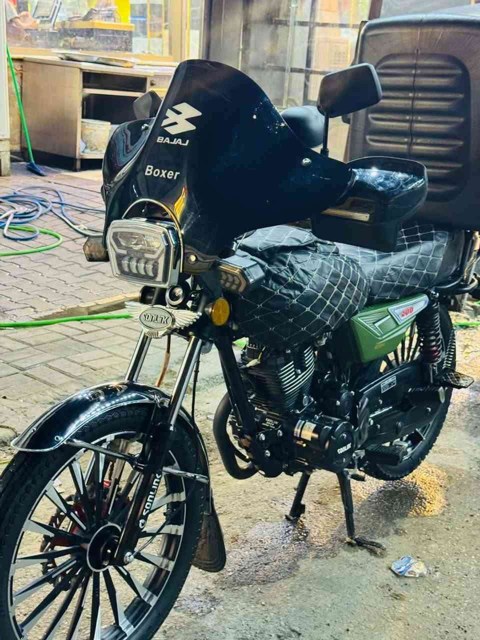سلام عليكم ايراني سونك لونه زيتوني مديل 25 نضيفه بعده جديده مكينته 200cc الدراجه كامله سعره 900 وبيه مجال بسيط مكاني بغداد مدينه الصدر الاورفلي ملاحضه صندوق مو وياهه= ***********
