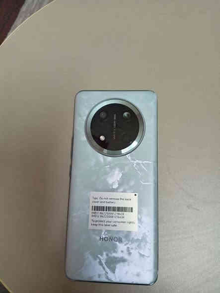 سلام عليكم جهاز هونرx9c ذاكره256 عشوائيه12 جهاز جديد استعمال١٠ تيام لزكه مضلله وياه شاحنه وسماعه بلاتوث اصليه  ولكارتونه ونطيك بي ضمان اسبوع سعر350 رقم*********** مكاني طارميه التدبير
