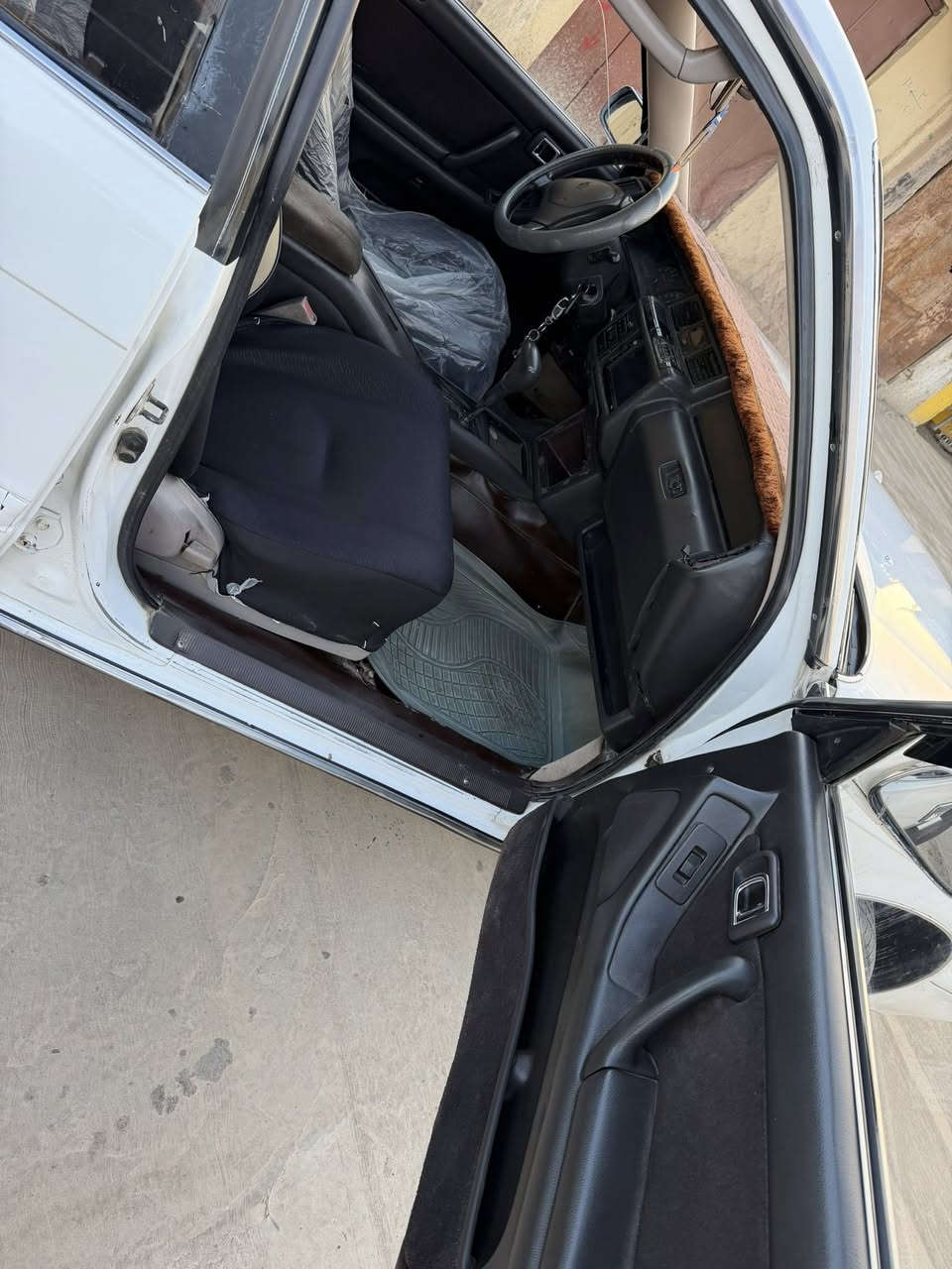 السلام عليكم للبيع بسعر مناسب ب65 وبيها مجال ويرهم مراوس
ارنب للبيع بلادي يسرى
مديل 92
  رقم صلاح الدين  بسمي سنويه  
موصفات 
فول اتوماتيك 
تبريد تدفى شغال 
سنتر لوك شغال 
غرفه جديده 
بطاين جدد 
صدر جديد 
تايرات جدد
 ايسر بلادي محرك بطه ٢٥٠٠  وكير بطه  تخم تاير مصبوغه احزام شرط بدون دواخل او دكت جاكوج 
مكفوله من كص ونقل جثه 
المكان صلاح الدين (بيجي)
 السعر 65 بيها مجال بسيط 
***********
***********
