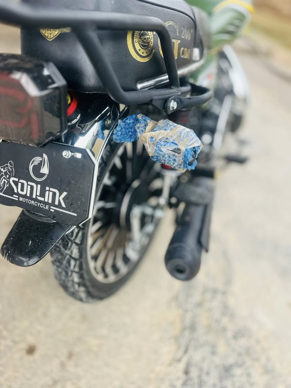 سولنك ٢٥ محرك ٢٠٠جواكبج شرط وضع شركه برغي ماناقصها 
 ماشي الفين بصمات ٢سويجات ٢ورقه 
مراوس وبيع تفاصيل خاص


**إذا كنت صاحب هذا الإعلان وتريد حذفه لأي سبب، رجاءا أرسل رسالة إلى الدعم الفني**