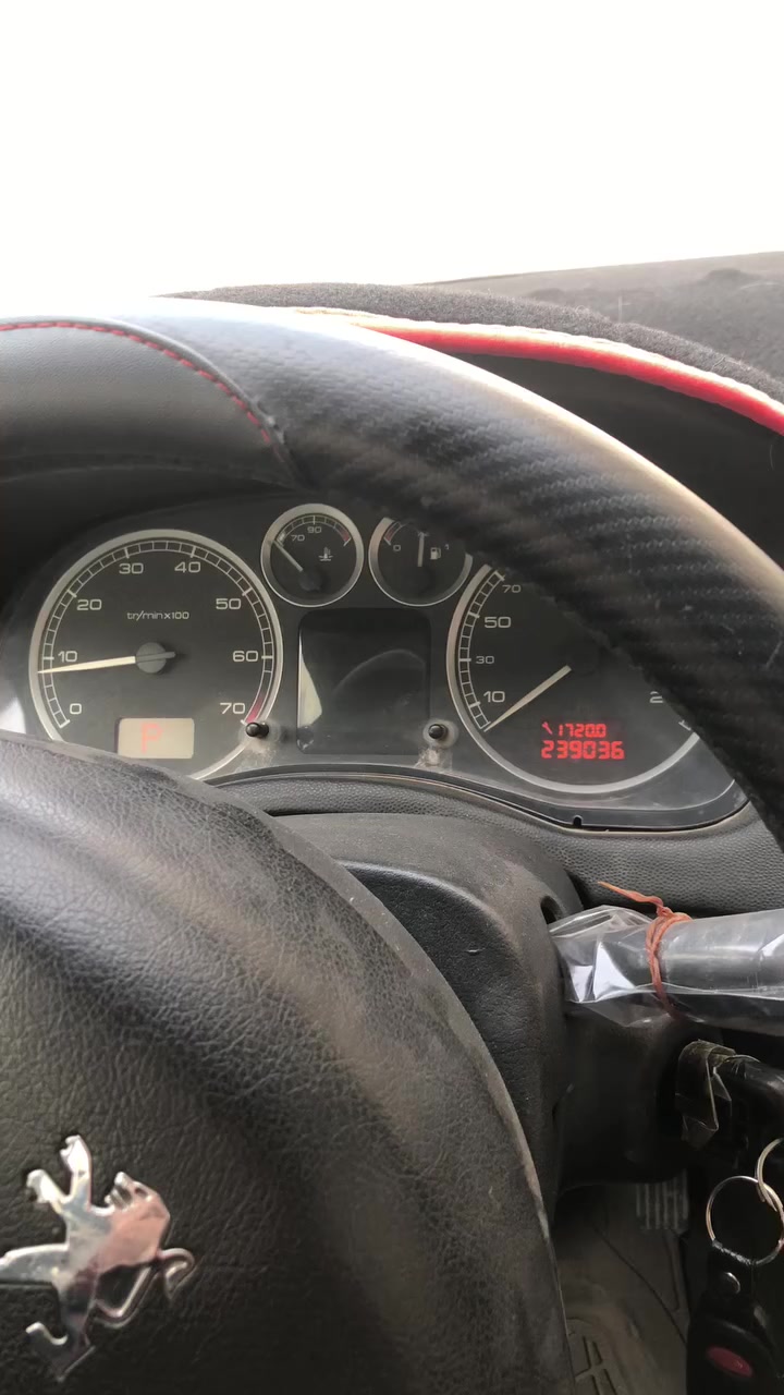 السلام عليكم عندي بيجو فرنسي ٢٠٠٥ ماشيه ٢٣٤ صار سنه تاركه هسه بدلت داينمو وباتري وتخم تاير كير مكينة تبريد كلهن تمام كشره كلش نظيف نواقص بسيطة تنزل من الحساب سعره ٤٥ بيه مجال بسيط 
***********
