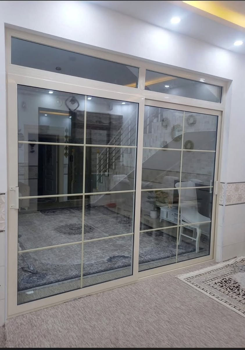 واجهات زجاجية (Structural Glazing): للمباني والشركات والمحلات التجارية بأعلى معايير الأمان.
​كابينات شاور (Shower Cabins): تصاميم مودرن تناسب جميع المساحات مع زجاج سيكوريت مقاوم للصدمات.
​درابزين زجاجي: للسلالم والشرفات يمنحك إطلالة واسعة وفاخرة.
​قواطع زجاجية داخلية (Partitions): لتقسيم المكاتب والغرف بأسلوب ذكي وأنيق.
​مرايا ديكورية: بتصاميم مخصصة وإضاءة مخفية تناسب ذوقك
​📞 لطلب المعاينة والاستفسار:
​رقم الهاتف: [***********]
​واتساب أربيل, العراق

