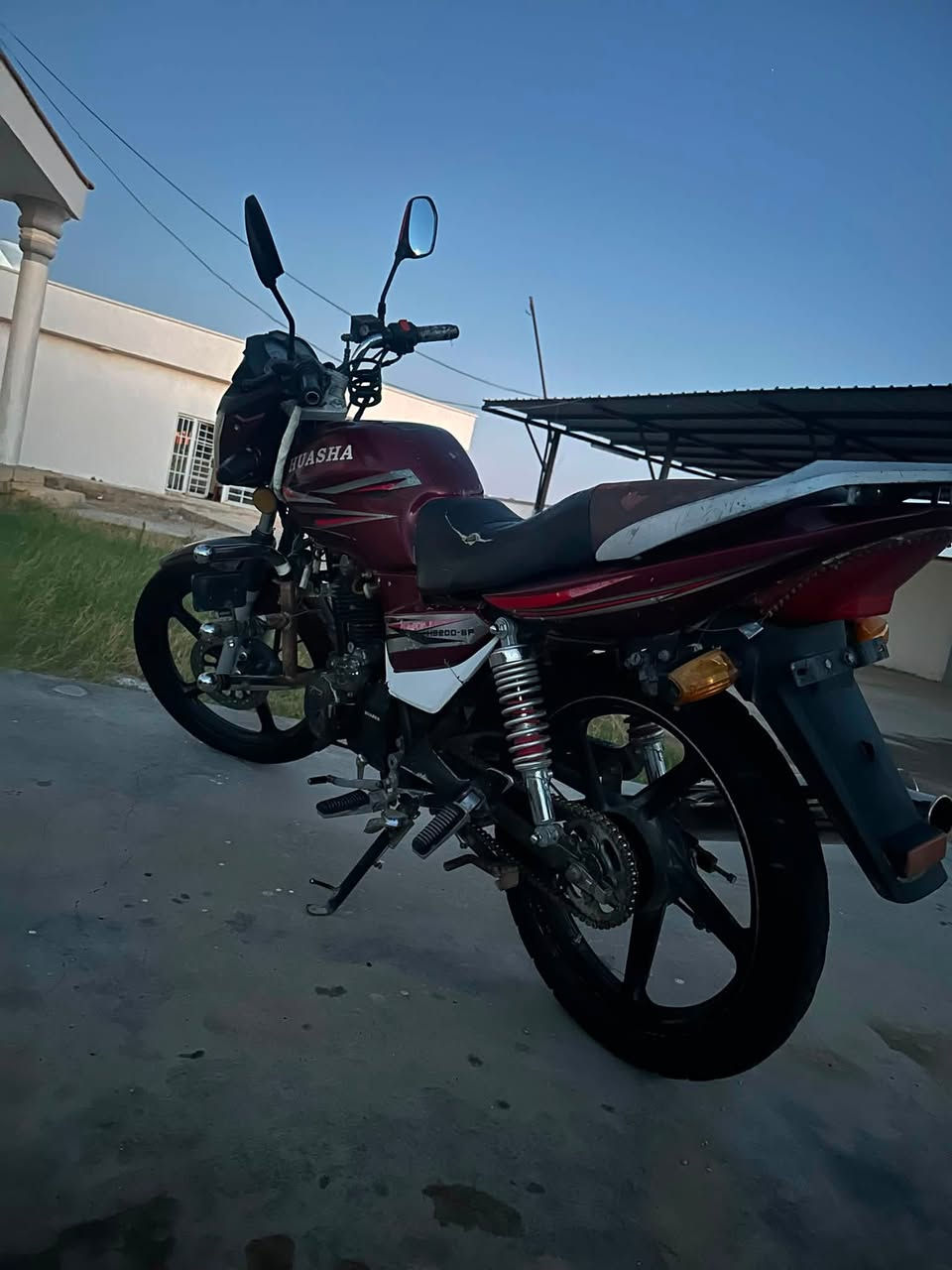 يالله
للبيع هيوشة 2018 محرك 200 cc
محرك شرط لا تبخير ولا تنقيص ولا صوت 
مجفت البارحة كلها شغالة اشاير 
عالي ناصي سلف هندر دبلات نظاف  
السعر 500 وبيها مجال حك الجية
رقم ***********
