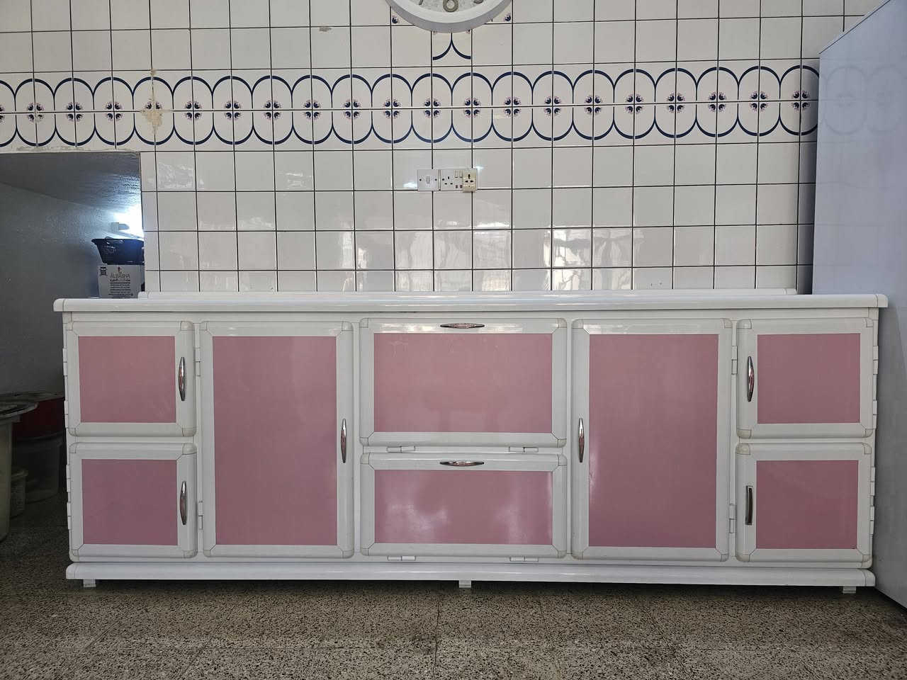 ك
كاونتر للبيع 
السعر ٣٠٠ ألف 
***********
