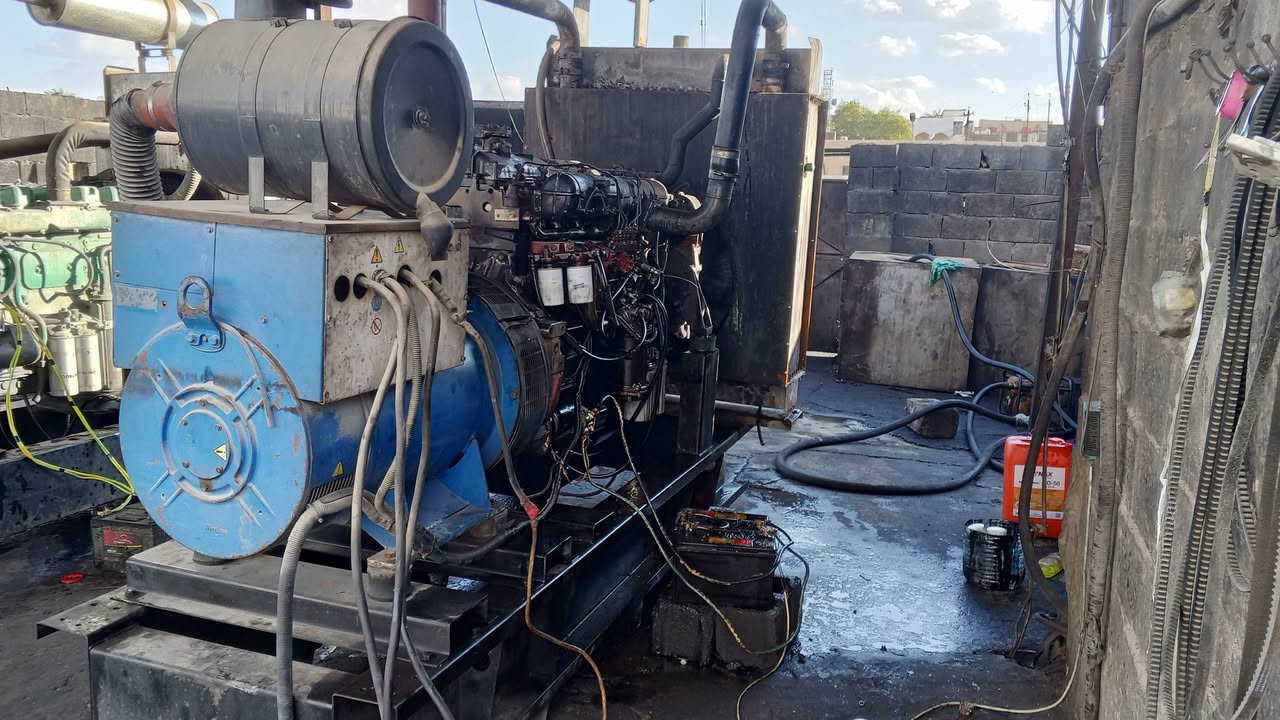 السلام عليكم افيكو 37 للبيع توليد 300 بيها بخار المكينه ستندر شرط
السعر 55 مكان بغداد غزاليه 
تلفون ***********
