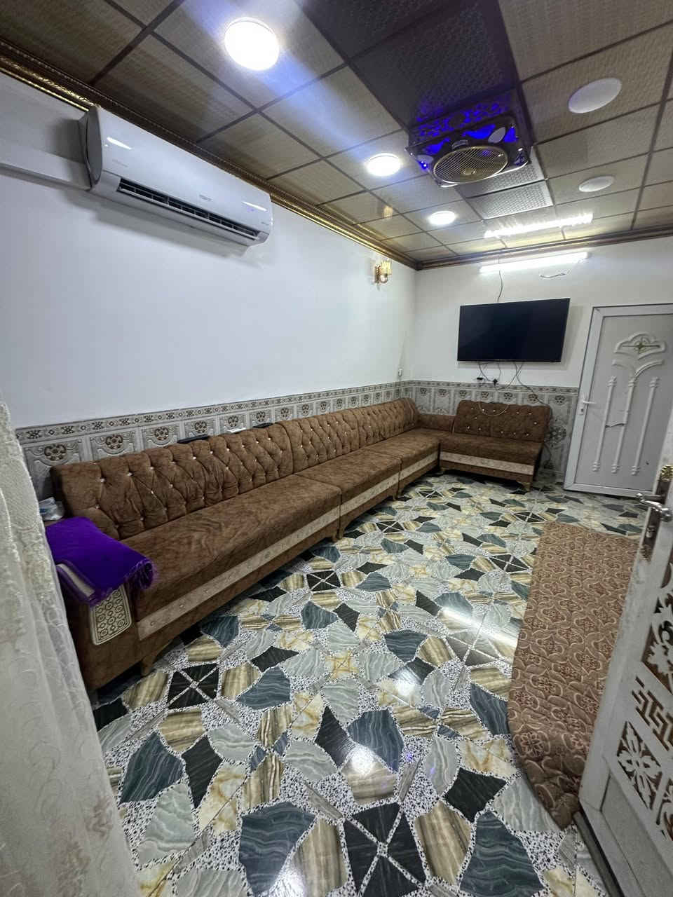 🏡 دار للبيع في الديوم – منطقة 14 ألف
▪️ رقم القطعة: 440
▪️ المساحة: 150 متر
▪️ الواجهة: 5 متر
▪️ النزال: 30 متر
▪️ طابقين
▪️ متكونة من غرفتي نوم
▪️ البيع من صاحب الدار مباشرة

📞 للاستفسار الاتصال على الرقم:
***********
***********
