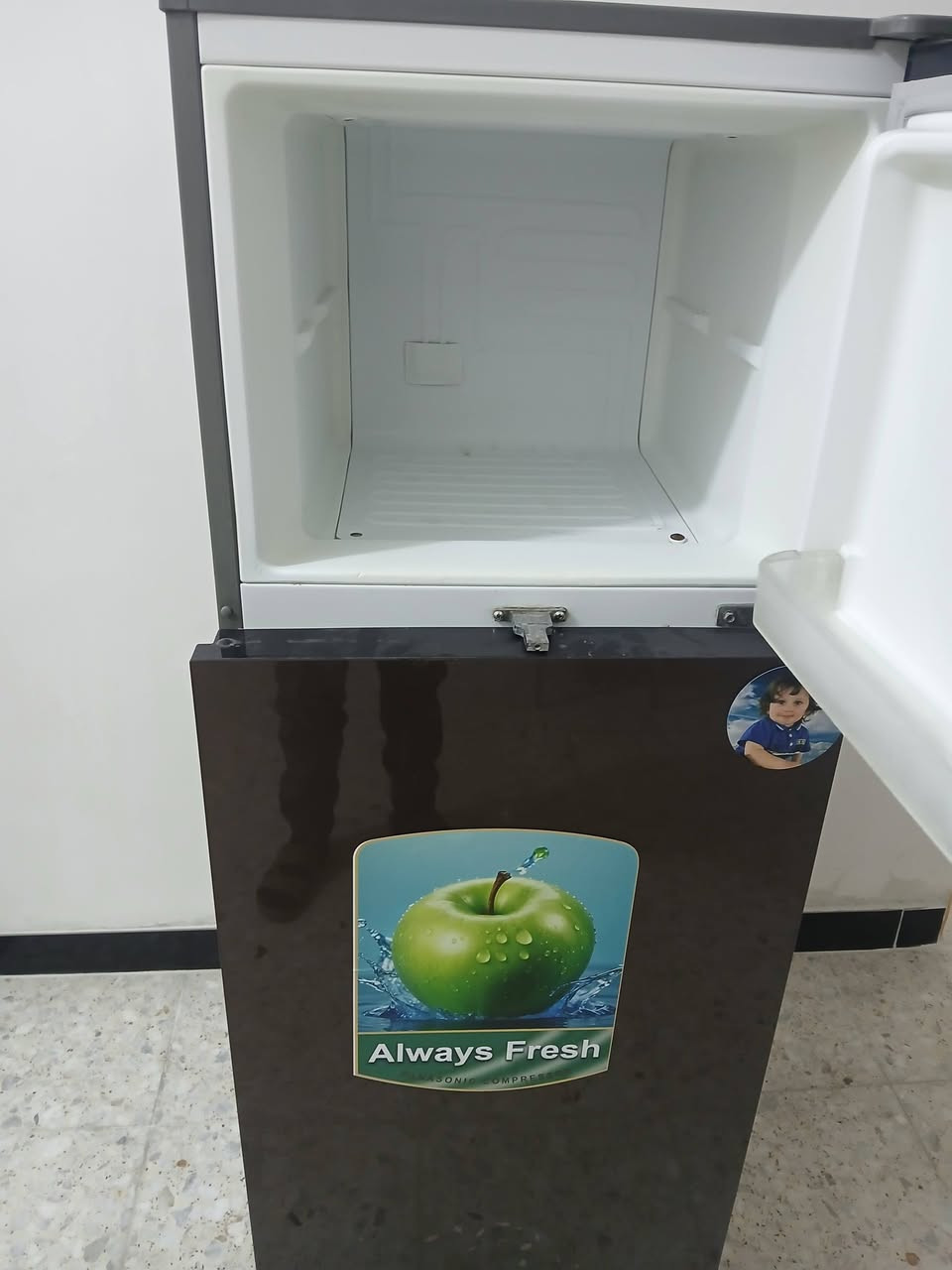ثلاجة الحافظ حجمها ١٠ قدم شغالة سعرها ١٤٠ الف عنوان مدينة الصدر أولى موبايل ***********
