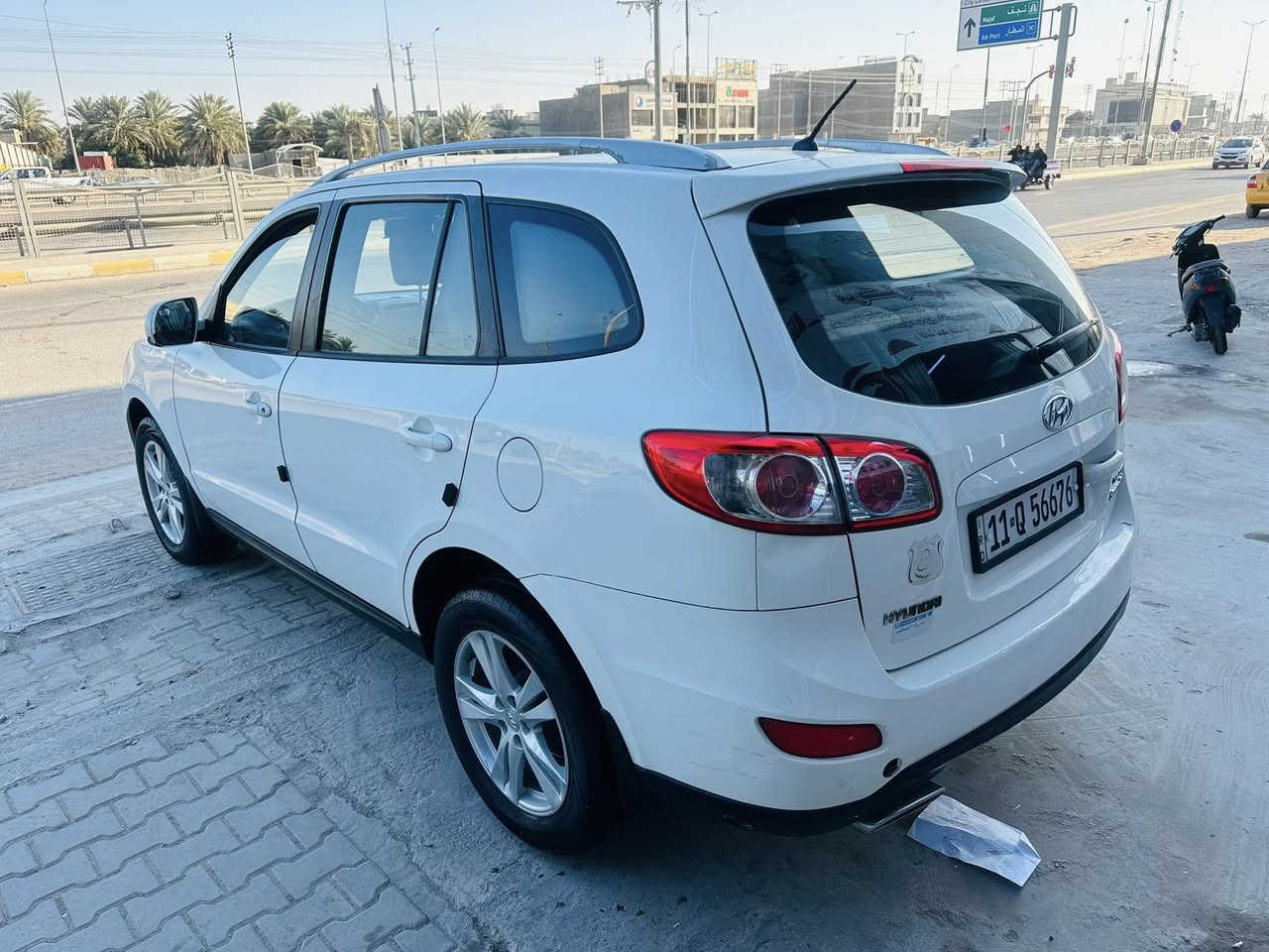 سنتافي 2012  مكفوله من الصبغ بيها بارد قليل بلباب الخلفي
مكينه 6 سلندر 
7 راكب 3قطع تبريد
ثلاجة 
دفع رباعي شاشه وتحكم ستيرن بيها منظومة غاز جديدة
تخم تاير جديد سياره جاهزه من كلشي وجديدة معنى الكلمة مكاني كربلاء السعر 158  
***********
