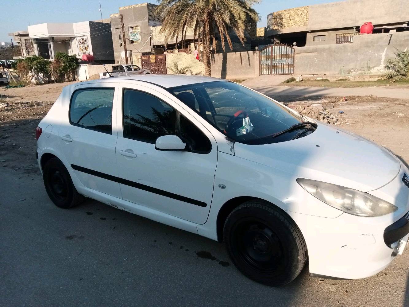 بيجو فرنسي 307 موديل 2006 جاهزه ماعدا التبريد نقص فريز اترايك وين متريد اذا اكو مراوس سي 200 موديل 13. لو 14 