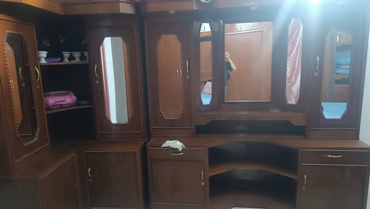 قرفه للبيع السعر 800 وبيها مجال
***********
