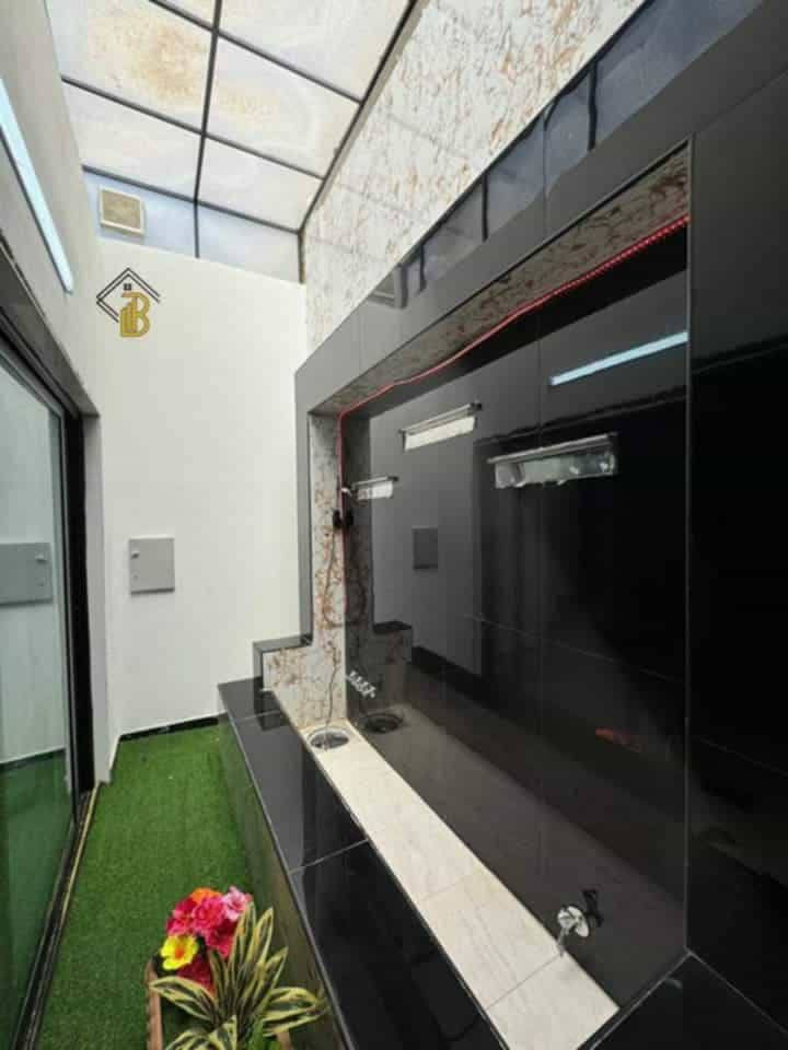 🏡 دار للبيع – طابو عثماني

📍 العنوان: حي الثقافة – بفرع بيت رئيس الجامعة – خلف مطعم دار اليمن (زرزور سابقاً).

🔹 المساحة: 200 م²
🔹 واقع الحال: 225 م²
🔹 البناء: فول كونكريت مسلح

✨ مواصفات الدار:

غرفتا نوم كبيرتان، إحداهما سويت
مطبخ 
استقبال واسع 
صالة كبيرة
3 مجاميع صحية
كراج سيارة

حديقة خارجية
حديقة داخلية مع شلال

غرفة مؤسِّسة في الطابق العلوي

🏠 دار مميزة بتصميم عملي ومساحات واسعة، مناسبة للعوائل الباحثة عن السكن الراقي والموقع الهادئ داخل حي الثقافة.
المراجعة 
     ♦️♦️♦️مجموعة باسم الشمري♦️♦️♦️
      ♦️♦️للاستثمار والتطوير العقاري♦️♦️
الفرع الاول/بغداد،القادسية،قرب مجمع الوزراء
الفرع الثاني/الديوانية،الجزائر ،الشارع الخدمي،مقابل تقاطع أم الخيل
للأستفسار الاتصال على📲
قسم المبيعات 📠
***********📱
***********📱 
📲 حمّل تطبيق باسم الشمّري العقاري الآن من Google Play:
👉 [https://play.google.com/store/apps/details?id=com.basemShamry.app](https://play.google.com/store/apps/details?id=com.basemShamry.app)
🍏 قريبًا على App Store
