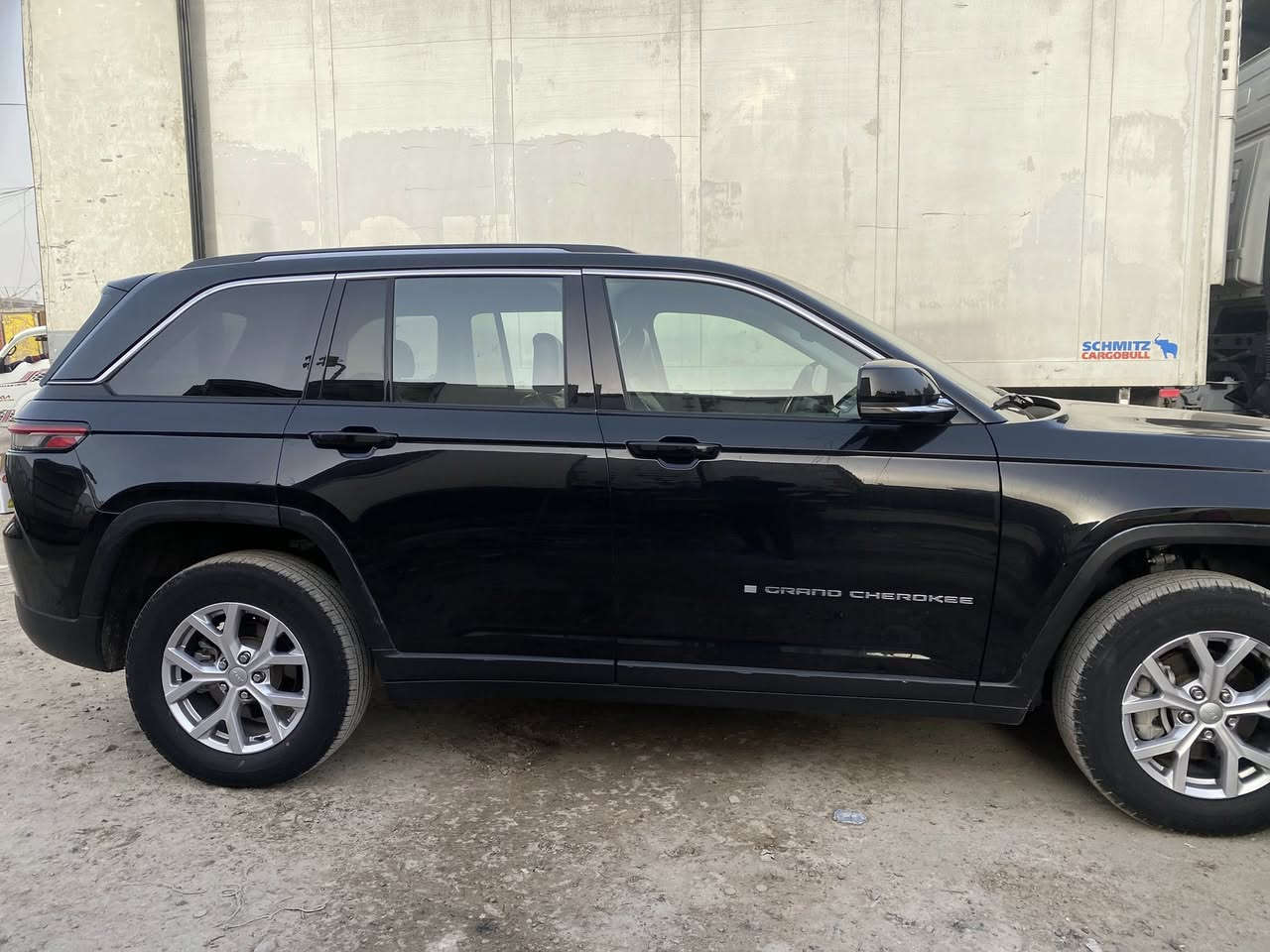 سلام عليكم جيب لمتد موديل ٢٠٢٣ معروفه مواصفات لمتدد رقم شبه مميز حادثها قبق جنطه مبدل نفس لون وصبغ جاملغ خلفي فقط سعر ٢٧٥ وبيها مجال الاستفسار رقم ***********
