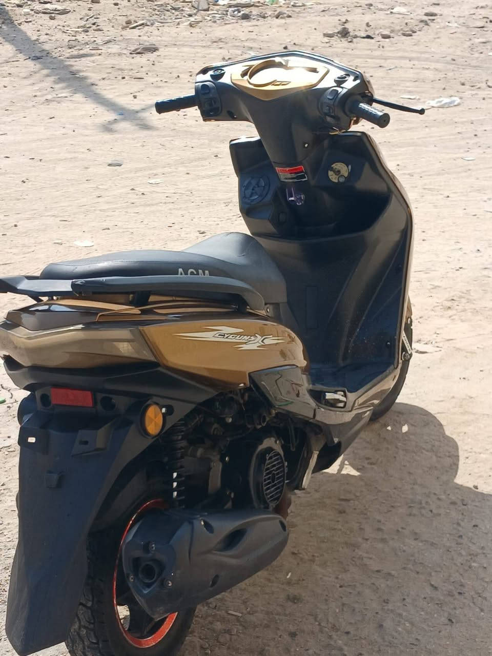 السلام عليكم للبيع ابيعهن ثنينهن ما ابيع وحده دراجه سكنز عدد 2 ثنينهن محتاجات تجفيت الذهبيه جديده وبلادي قفل ستيرن وقفل جوزه وبصمه تشغيل ودبل اشاره كلشي شغال قبل يوم لطشت جانت تبخر بس تجفيت تريد 
والسوده نفس الشي هم كايمه تريد. تجفيت وسويج شادلها تخم كلجات وكابريته بلادي او وياهة صالنصه FM
راديهن ب300 مكاني كربلاء ملحق التعاون 
هاذه رقم للشراي ***********
