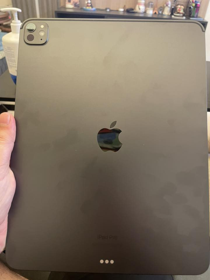 M4 wifi ايباد. برو ١٣
البطارية ١٠٠٪؜ 
٢٣ دورة شحن 
٢٥٦ كيكا بايت 
كارتونتة موجودة 
للبيع التواصل واتس اب فقط 
***********
