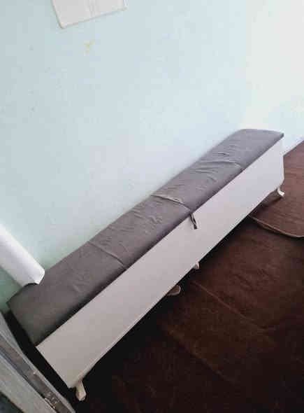 1_الفرشة قبل سنتين اخذناها ولان ثكيله نريد نبيعه وسعره مناسب 
2_ميز تلفزون جديد نضافة 95% مستخدم شيء قليل للبيع بسعر مناسب 
3_راس جربايه ناصي مستخدم 
السعر مناسب 
واتس ***********
