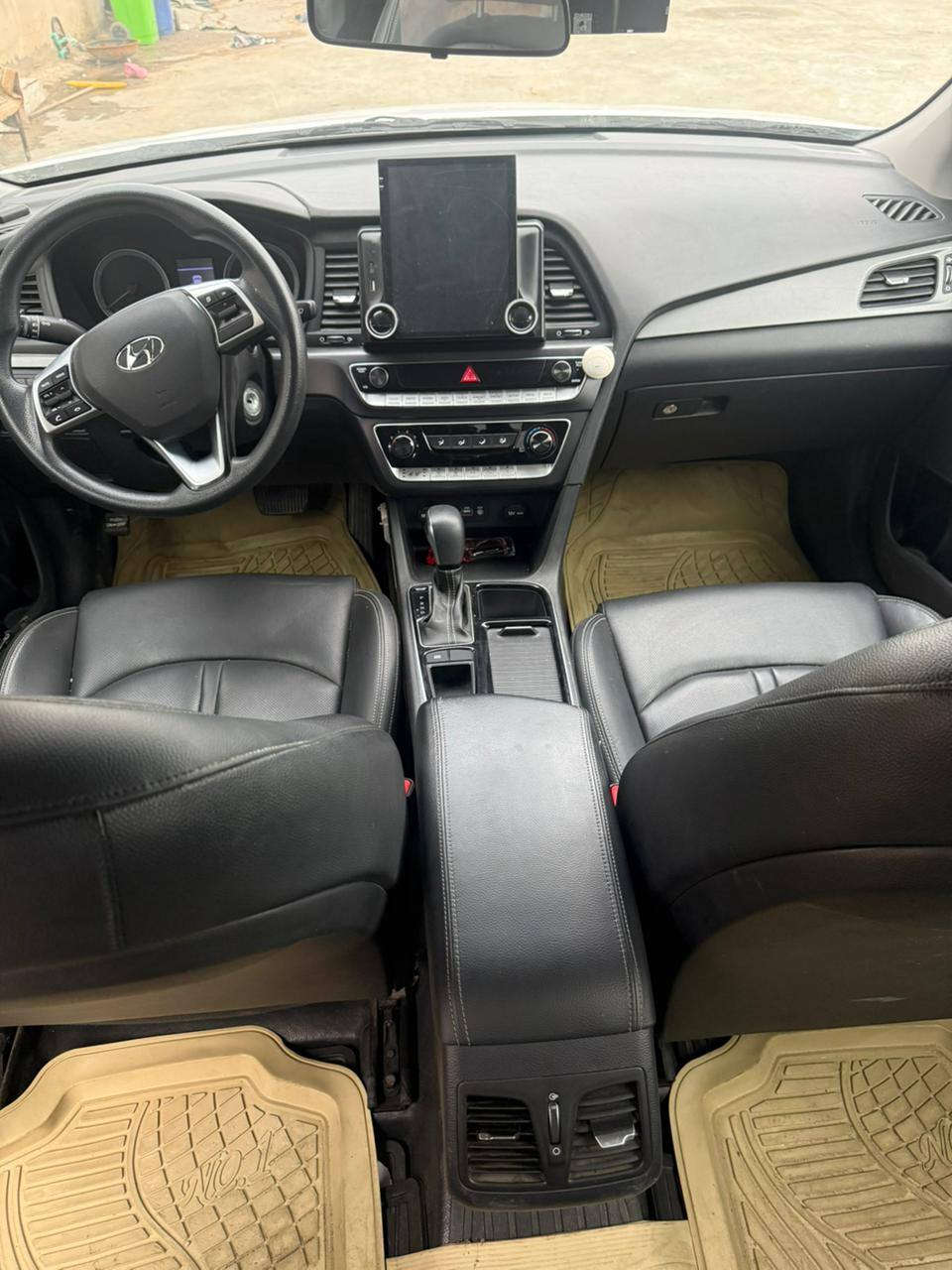 هونداي سوناتا مديل2022واردكوري
بدون رقم بيها صبغ من كوريا 4قطع 
جاملق مقسم سعر150بيهامجال
رقم***********
