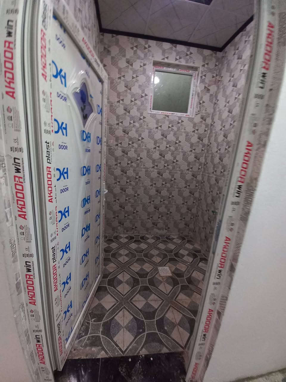 بيت للبيع العنوان القوسيات قرب المدرسه الصينيه المساحه ١٠٠متر  بيت كامل فول الاستفسار على الرقم ***********
***********
