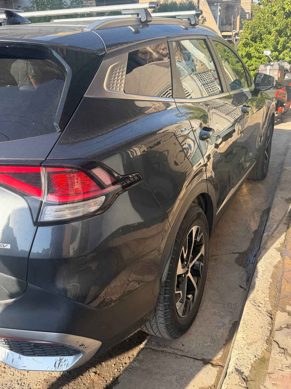كيا سبورتج ٢٠٢٣ هايبر ١٥٠٠ تيبربو بغداد باسمي 
ماشيه ٧٢ الف كيلو متر 
حادثها موضح بالصور والسونر بالصور 
بدون لغد وشواصي 
فول مواصفات عدى جنطه والسلايت 
سياره مدوشمه ارضيه وكشنات جلد 
السعر ١٨٥ 
مكاني الغزالية 
*********** بغداد, العراق
