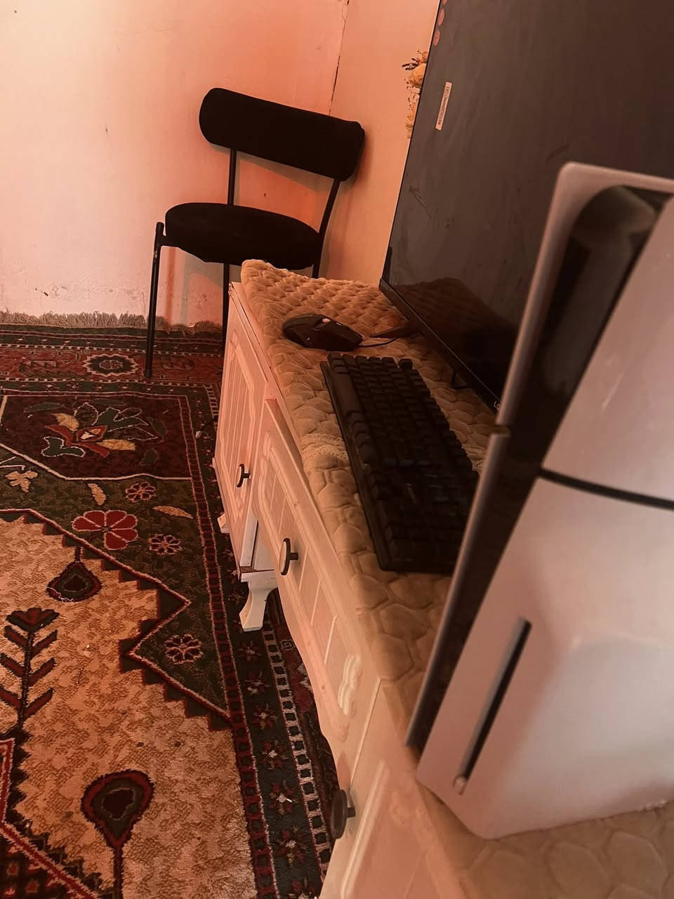 السلام عليكم 
بلي 5 ريجين أوربي مستخدم صارله شهرين 
ذاكره 1تيره 
كامل ملحقات مع موس وكيبورد هديه 
ألعاب ١- فيفا 2026 
2-بيس 
2 مورتال كومبات
وحساب اماراتي هديه 
مع العلم الحساب مال فيفا بيه تشكيله تموت واصل بيها دفجن ٢ 
وانطيك ويا كيبل مال نت تشده من الراوتر للبلي حتى النت يضل ثابت وتلعب براحتك 
السعر ٦٠٠قفل
***********
مكاني البياع حي العامل
