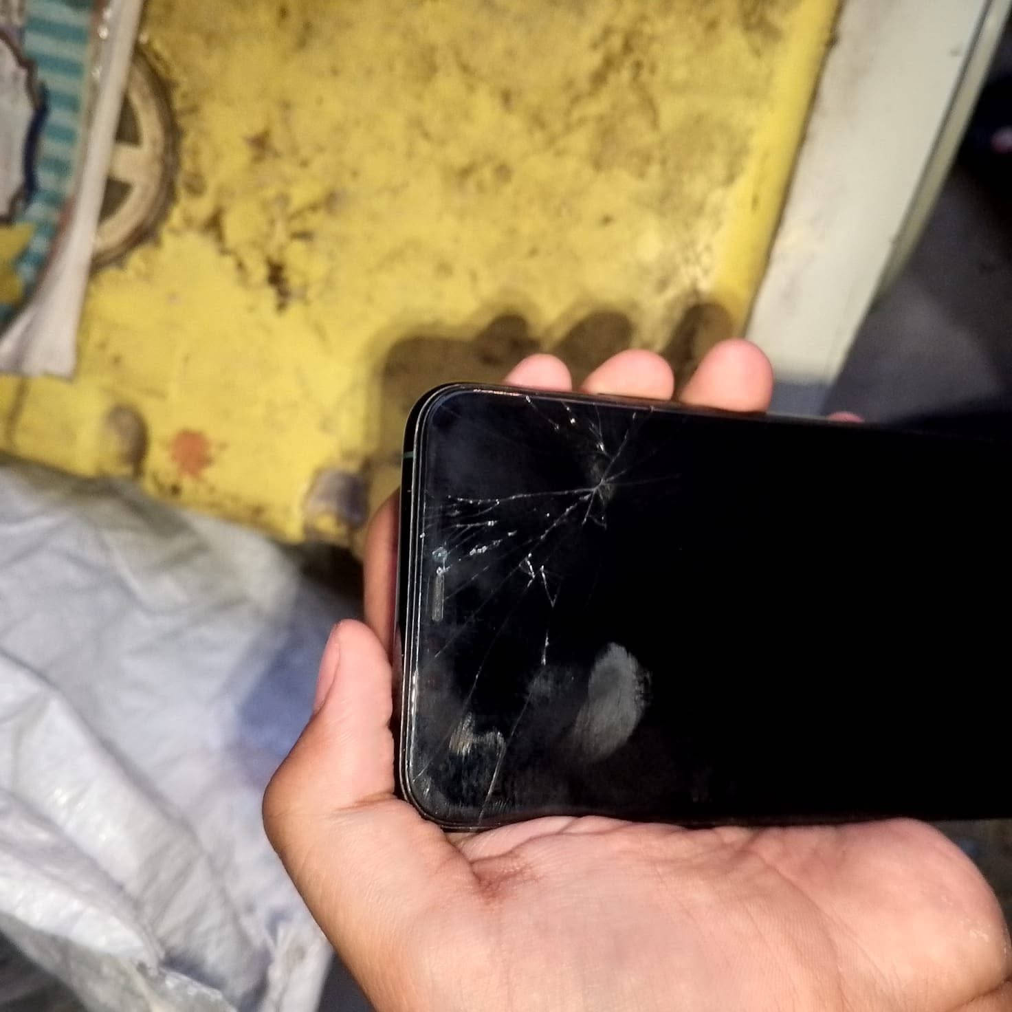 سلام عليكم آيفون 11برو ماكس جهاز مبدل /بطاريه /وشاشه/وفيس إيدي واكف/بي كير بس ما مثر عل شاشه للسفسار عل رقم ***********
