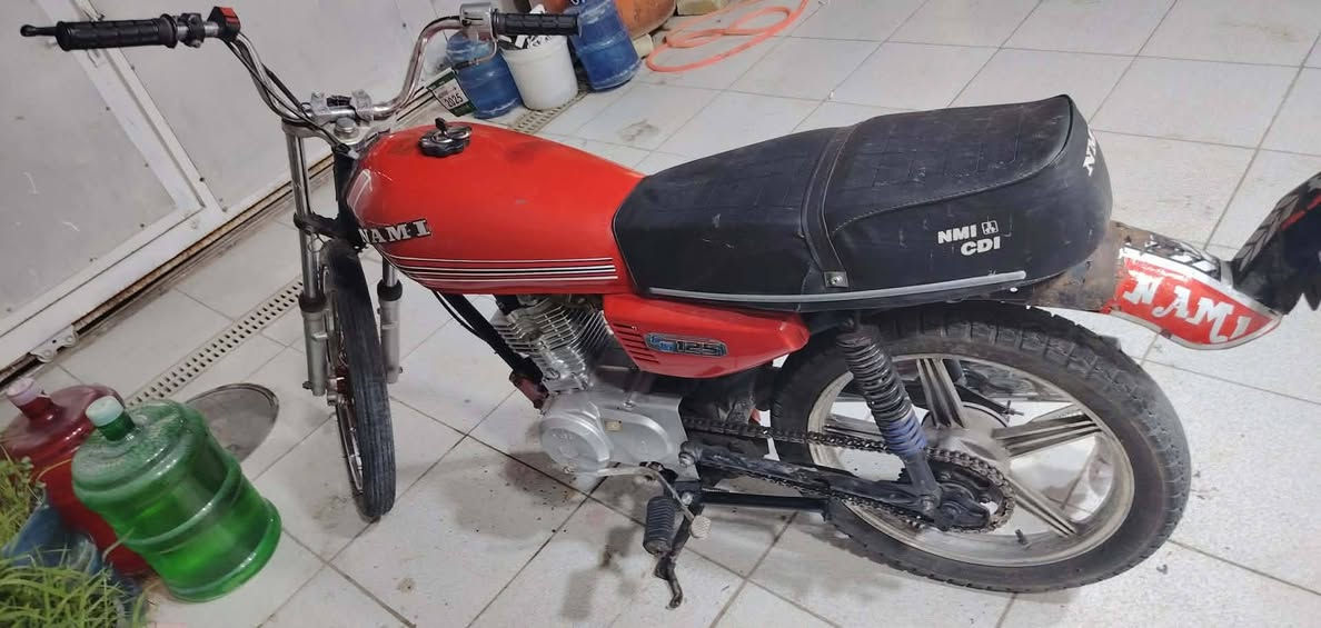 يابه السلام عليكم العروس للبيع شاصي شلامجه 2016 بليته ورقم شاصي موجودات اوراق سكنر الدراجه تعمير كله 25 و بيها اضافات ما مصورهن بعد الدراجه خير من الله تاخذها ربع ما تذب عليها كلجات انتنس جدد توني شادهن عيبها بس الويل الوره منشزها سعرها 450 قفل اعتذر عل اطاله رقمي *********** متواجد خاص
