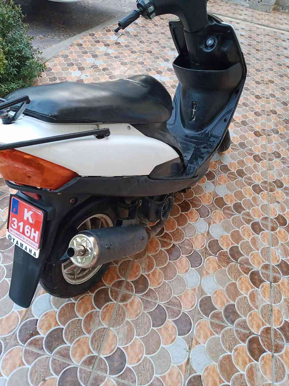 السلام عليكم دراجه للبيع
محرك 49 ابلادي بس ولفات مفتوحه 
كهربايات كله شغاله سلف 
مكاني محاويل السعر خاص او اتصال ***********
