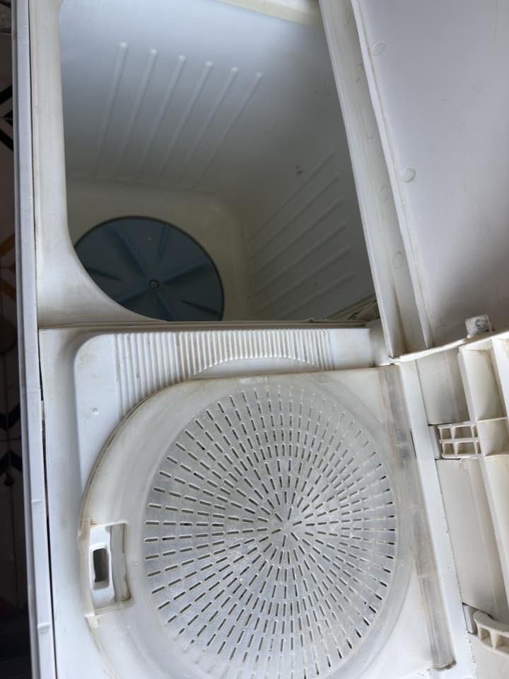 غساله نظيفه تشتغل غسل تجفيف ع فحص 
السعر ١٠٠
مكان النداء شارع مجمعات 
***********
