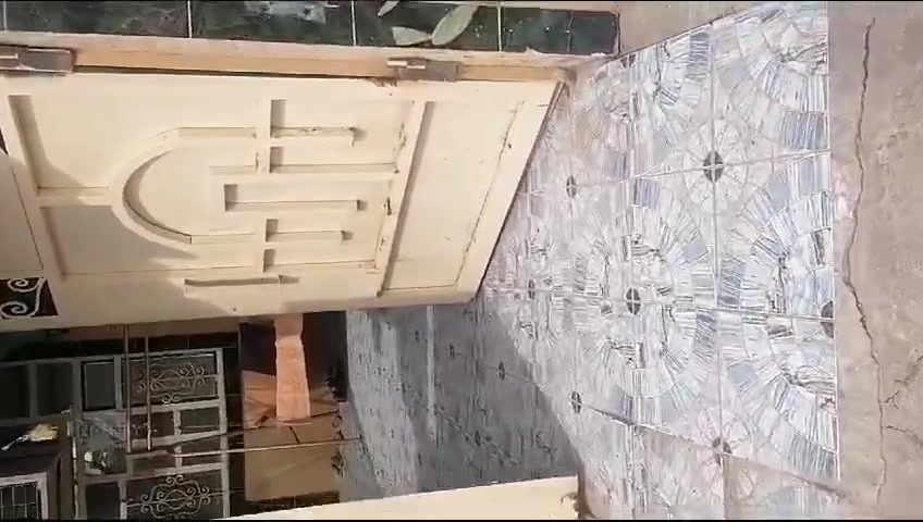 سلام عليكم  بيت للبيع  مساحه 100 مربع 10*10 طابو صرف  موقع  شارع الحولي كاطون الرازي  قرب شعلان ابو سيراميك ***********
