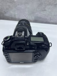 نيكون 90 ملحقاته زوم رياضي  شاحنه   رام  حزام كتف  بطاريه  توصيل موجود...