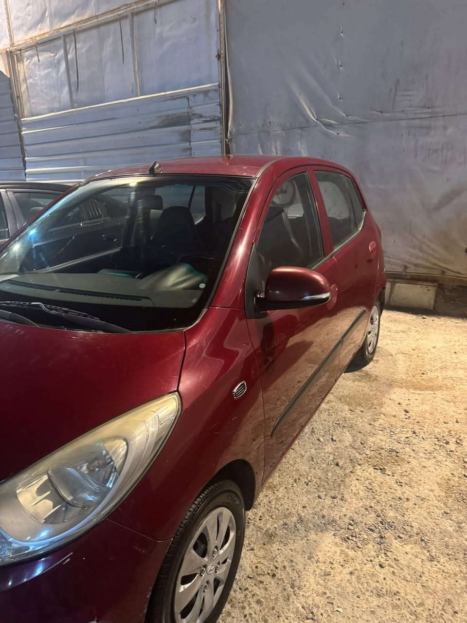 تحية طيبة 
سيارة هونداي i 10 ( 2015)   
السياره بيه باب  مبدله صف سايق واالباب الخلفيه معدله 
اي ستفسار اني حاضر السياره مكانه الاعظمية 
بسعر 86 ورقه
 ***********
