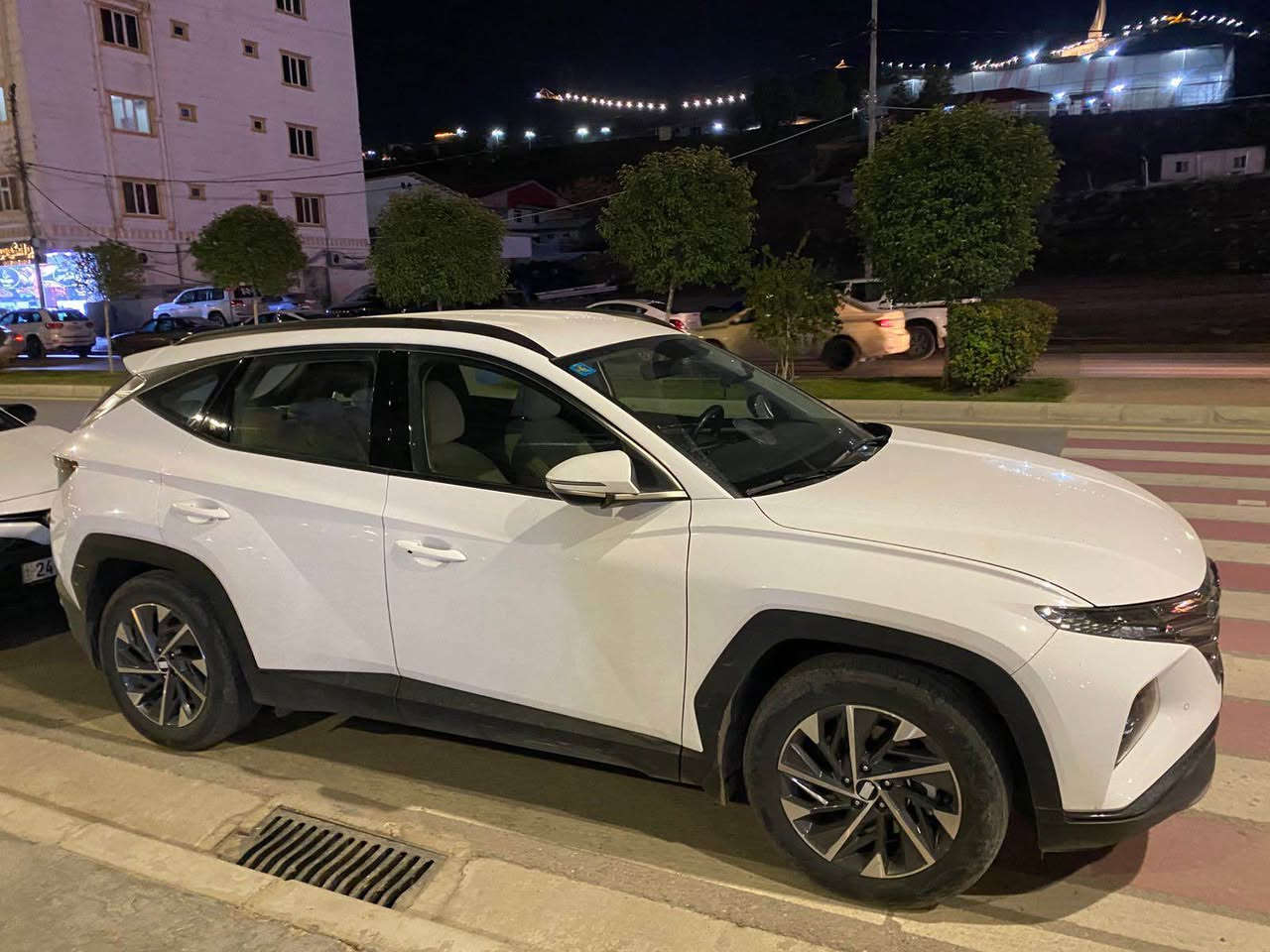 هونداي توسااان 2024
وارد خليجي/اللون ابيض/رقم بغداد الجديد دولي محرك2000/
قطعه واحدة صبغ فقط الجنطة 
السونار مرفق بالمنشور 
ماشيه 29  الف 
كراسي كهربائي
حساسات أمامية خلفية
بصمة
اشاير بالمري
دخول ذكي
هاند بريك بصمة
ثلاث أنظمة قيادة ايكو/سبورت/نورمال
شاشة ايباد
قطعتين تبريد
تحكمات ستيرن جهتين
كامرة 
الجام اوتو
مثبت سرعة
مري شفط
لايتات دوارة امامية فولLED
زنون لد امامي خلفي
قمارة حديد 
وباقي المواصفات الخليجية المعروفة
---------------------------------
السعر 215 ورقه وبيها مجال بسيط 
اي استفسار 
 واتساب ***********
مكان السيارة بغداد حي الجامعة بغداد, العراق
