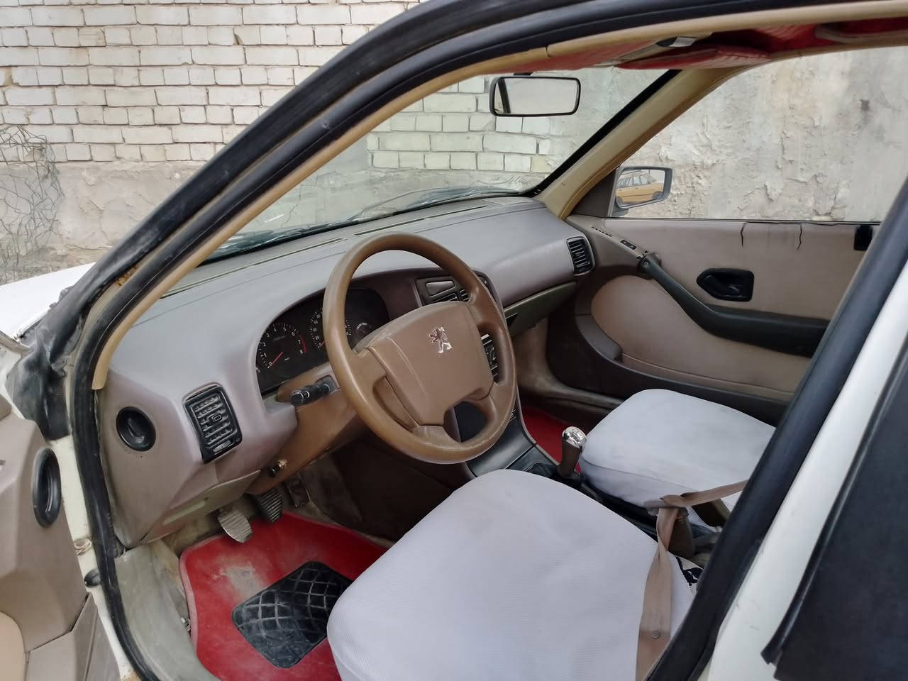 سلام عليكم 
بيجو للبيع 405 موديل 2009
سنويه ورقم جديده لل 2027 
كير ومحرك جدد ع الشرط 
حداديه جديده 
وتبريد ثلج كله جديد 
السياره بيها تبديل جاملغ وبنيد بدون ضربه 

السعر 30 وبيها مجال قليل 

للاستفسار ***********
