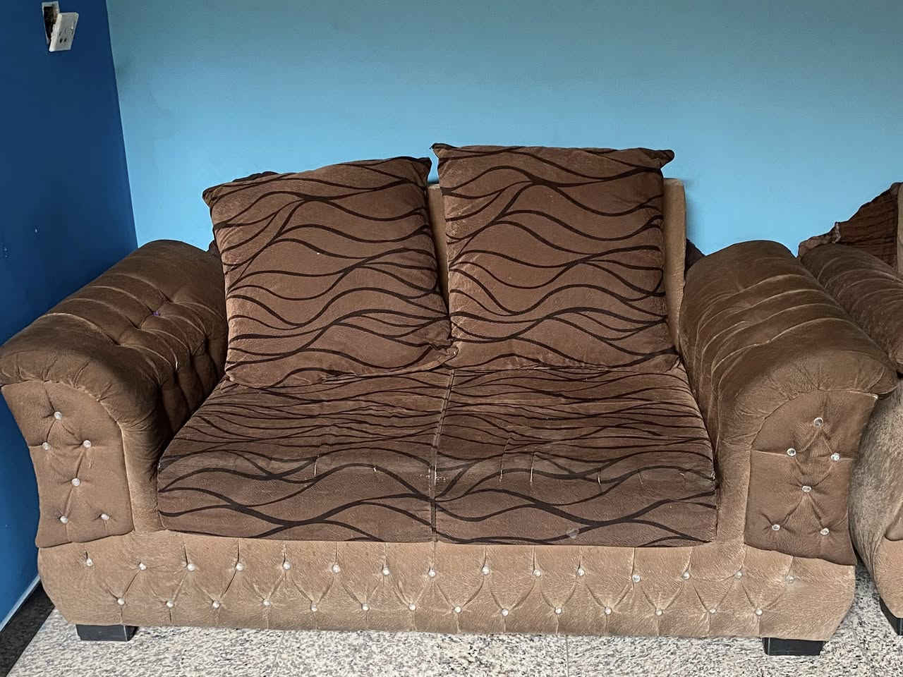 السلام عليكم 
عدنة تخمين للبيع واحد جوزي 10 مقاعد بسعر 150  ‎ألــف
وتخم زيتوني  9 مقاعدمع التلبيسة مالته ب250
وبيهم مجال بسيط للاستفسار ‎أڪــثر الاتصال على ***********
