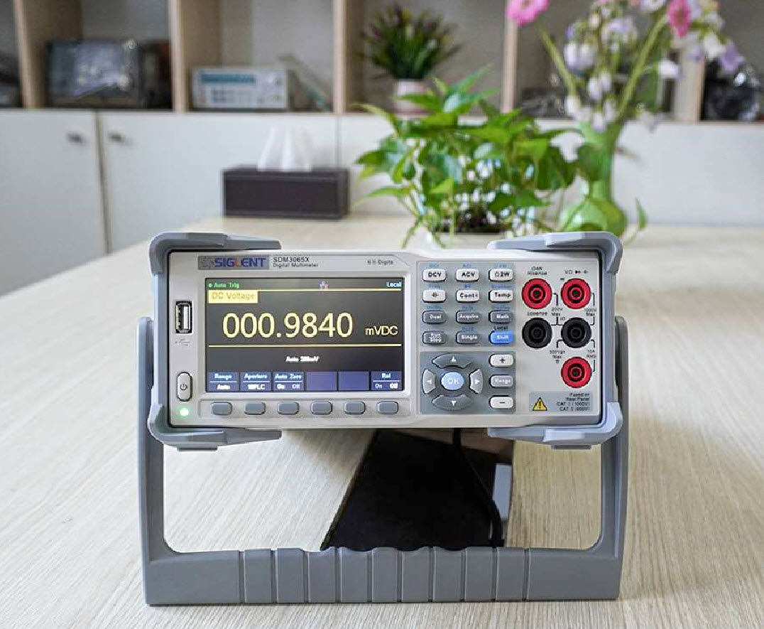 ملتيميتر منضدي جرافيكي مختبرى ملون متقدم غنى عن التعريف ماركة SIGLENT  مع الكرتون والملحقات open box جهاز دقیق جدا جدا بخصائص وخیارات ماموجوة بالاجهزات الاخرى يمكن استخدامه لمعايرة الاجهزات الاخرى مثل فلوك واجزات اخرى للسعر والاستفسار خاص .


**إذا كنت صاحب هذا الإعلان وتريد حذفه لأي سبب، رجاءا أرسل رسالة إلى الدعم الفني**