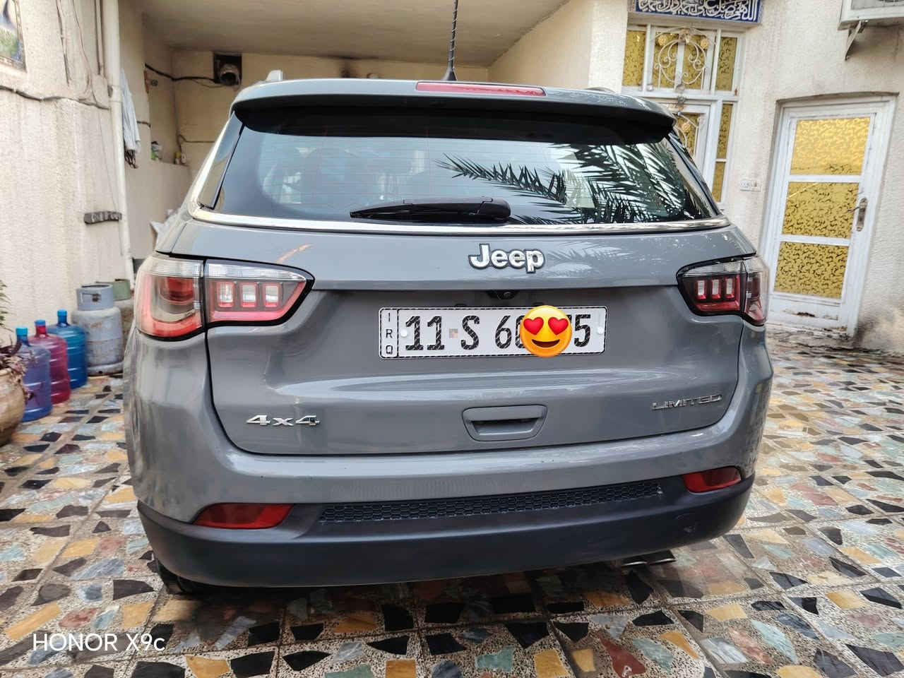 السلام عليكم 
جيب كومباس🚗 امريكي موديل 2020 رقم بغداد بسمي فول مواصفات Limited عدى الفتحه 
🔥بصمه تشغيل 
🔥مقاعد جلد
🔥تحكمات ستيرن
🔥اشاير مري 
🔥تدفئه مقاعد 
🔥شاشه كبيرة 
🔥كامرةخلفيه دواره 
والفول مواصفات معروف سيارة خير من الله وممتعوبه محرك 2400 
ماشيه 94000كيلو متر وقابل للزياده حادثه بامريكا بنيد امبدل نفسه وجاملغ وبلعراق ابو دراجه شخطه موضح بلصور مكاني 🅿️بغداد البياع للاستفسار اكثر *********** 
السعر 💵145بيه مجال
