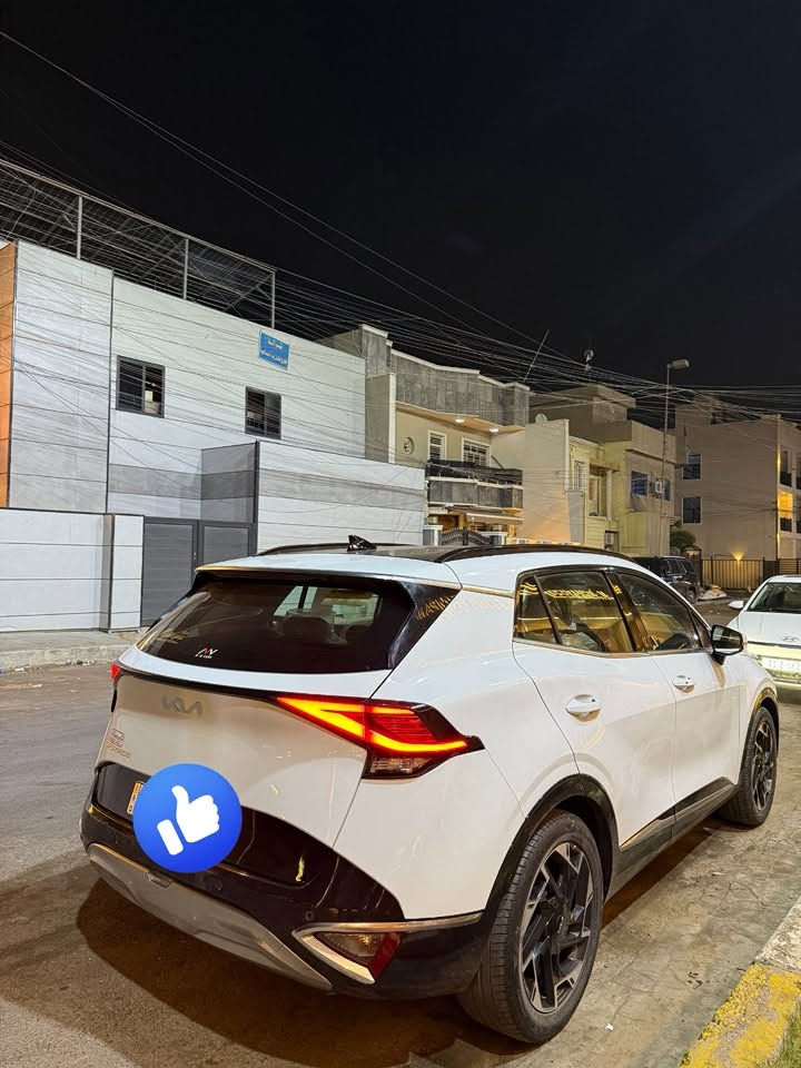 السلام عليكم 
للبيع كيا سبورتج 2023 
رقم بغداد ب اسمي تحويل ثاني يوم 
ماشيه 40 الف 
مكينه 2000 دوش 
السيارة فول مواصفات 
بصمه 
بنيراما 
شاشة متصل 
رادارات 
تحديد مسار
كروس سرعة 
شفتات ستيرن رياضي
حساسات اماميه خلفية
كامرة خلفية 
نظام ترحيب 
ويل حجم 19 
2 كشنات كهرباء 
تدفئة كشنات +تدفئة استيرن 
اوتو هولد 
هند بريك دكمه
شباك بيانو بلاك 
تبريد قطعتين
شحن لا سلكي (وايرليس) 
اربع انضمه قياده
السيارة مكفولة كير محرك تبريد صبغ 
بيها كم مكان بارد سونارها موجود ب منشور
السعر 209$
مكانها بغداد شارع فلسطين للاستفسار 
***********

