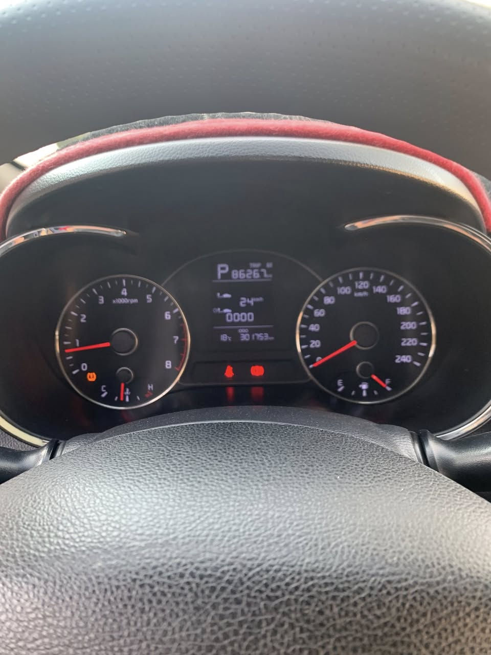 سلام عليكم 

سيارة للبيع 
سيراتو موديل 2017 
بيهة قطعتين صبغ 

السعر 128 بيهة مجال 
المحرك 1600

للاستفسار ***********
