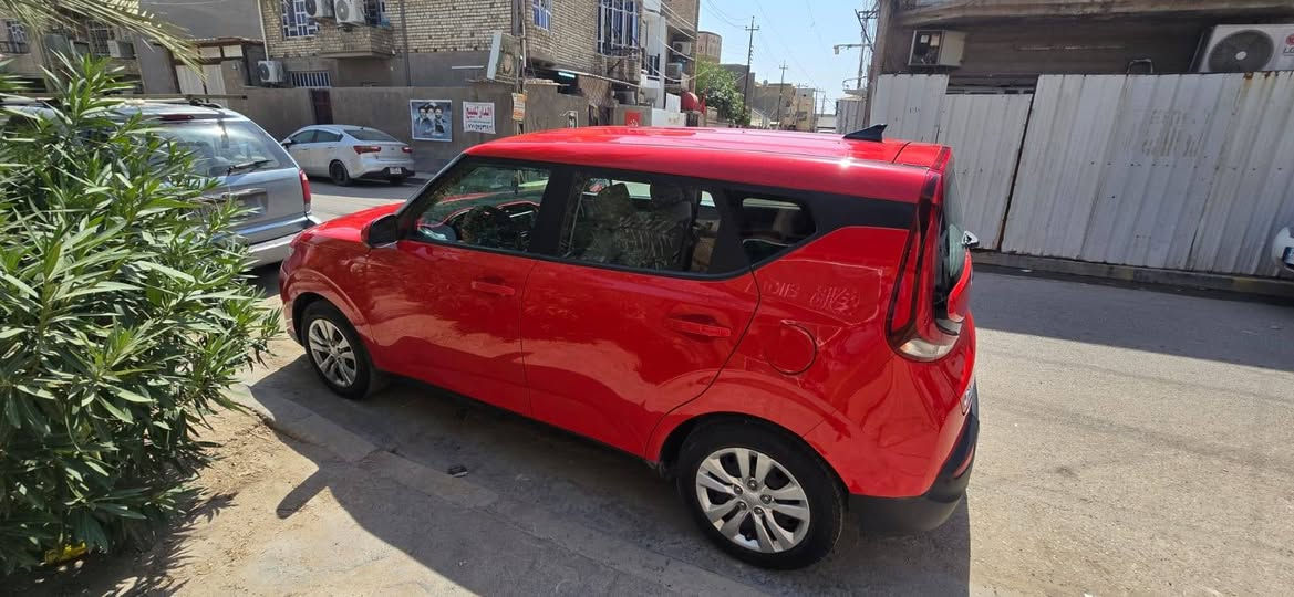 كيا صول موديل ٢٠٢١ ماشيه ٢٨ سياره جديده ماناقصهه شي حادثهه بسيط فقط بنيد صبغ  ورافق صور الحادث بدن دواخل بدون ايرباك .
مكان السياره بغداد سعرهه ١٥٠ وبيهه مجال.
***********
