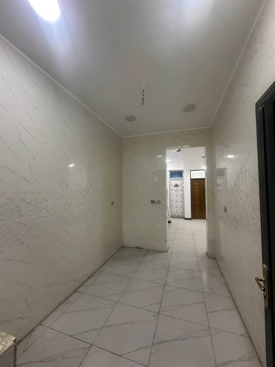 دار للبيع  في مدينه الحريه البستان المساحه ٩٠متر الواجهه ٦ نزال ١٥ يحتوي على استقبال ومطبخ وحولي وغرفه نوم وخدماته والطابق الثاني غرفتين نوم وحولي وخدماته الاستفسار على رقم *********** والتوفيق للجميع#
