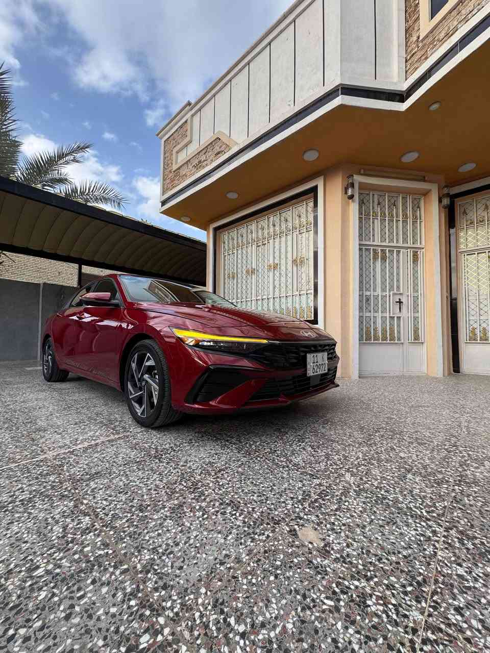 .النترا موديل 2024 لمتدد فول مواصفات الأخير اعلى مواصفات ب الالنترا 
. المواصفات ………..
1 فتحه سقف اسلايت
2 بصمه تشغيل عدد ثنين 
3 بصمه أبواب 
4 تشغيل عن بعد 
5 رادار امامي وخلفي 
6 لد داخلي 64 لون متغير 
7 كشنات جلد داخل ابيض 
8  كشن كهرباء ⚡️
9 كشنات تدفئه 
10 تبريد منفصل 
11 شحن لاسلكي 
12 سستم سماعات BOSE
13 رادار جانبي 
14 ويلكب كروم بلادي 
15 لايتات عدسه 
16 تحديد مسار 
17 مثبت سرعه 
18 وقوف ذاتي 
19 مانع اصطدام 
20 شاشه ثلاث انضمه (سمارت - نورمال-سبورت) 
21 شاشه دجتال متصله 
22 كامره اماميه + خلفي 
23 كامرات محيطيه بلمري 4 كامرات 
24 ألون ماروني
25 ماشيه 17 mi 
السياره كلين بدون قطره صبغ البنيد مصلح بارد شبر فقط 
مرقم بغداد بسمي مكاني بغداد 
الاتصال ***********
صور الحادث مرفقه بل منشور
