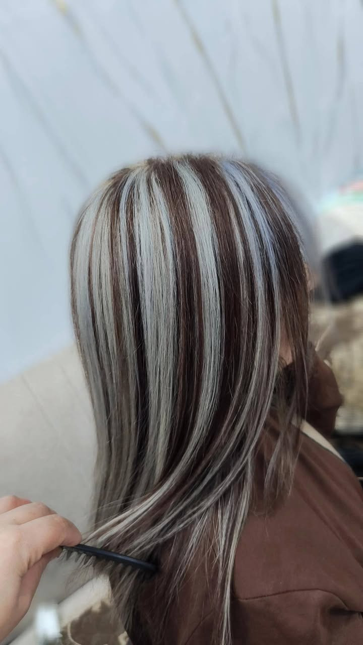 مساء الخير  حبايب
تخصيل سيلفون على شيب ومتعدد الالوان
الزبونه مأيسة تفاجأت بالتخصيل الي حسب طلبها
صالون ڪوافيرة جنى 🤍
العنوان.. 
بابل _المسيب_حي المعلمين الاولى _فرع مطعم المعموري *
للحجز خاص او الاتصال على الرقم واتساب ***********
أهلا بكم في أي وقت🌼🌼🤍
