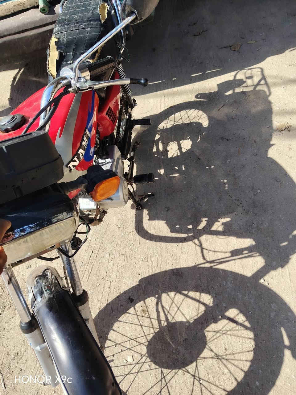 كلك كلك الدراجه كدامك موديل 21 اكفلها من السرقه سعرها 500 وبيها مجال قليل ***********
