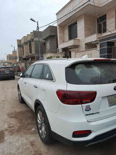 السلام عليكم كيا سورنتو موديل 2020 خليجي محرك 6 سلندر 3500 ضمان شركة الدولية ضمان خمس سنوات او مية الف كيلو السيارة مكفولة كفالة عامة مكفولة من الدعامية للدعامية
السياره على وضعيه الشركه والسياره ماشيه 48 استخدام نظيف جداً والسياره رقم واسط وبأسمي 
مواصفات السياره : فول مواصفات 1/1 عدا البنراما
بصمة. شاحن واير ليس 
كشنات كهرباء سبعه راكب تبريد ثلاث قطع
جنطه كهرباء ثلاث تحكمات أنظمة قياده شفتات ستيرن بردات حساس خلفي امامي مري شفط لايت لد وبك لايت لد 

العنوان 
كوت مركز مدينة

الاستفسار 
***********
