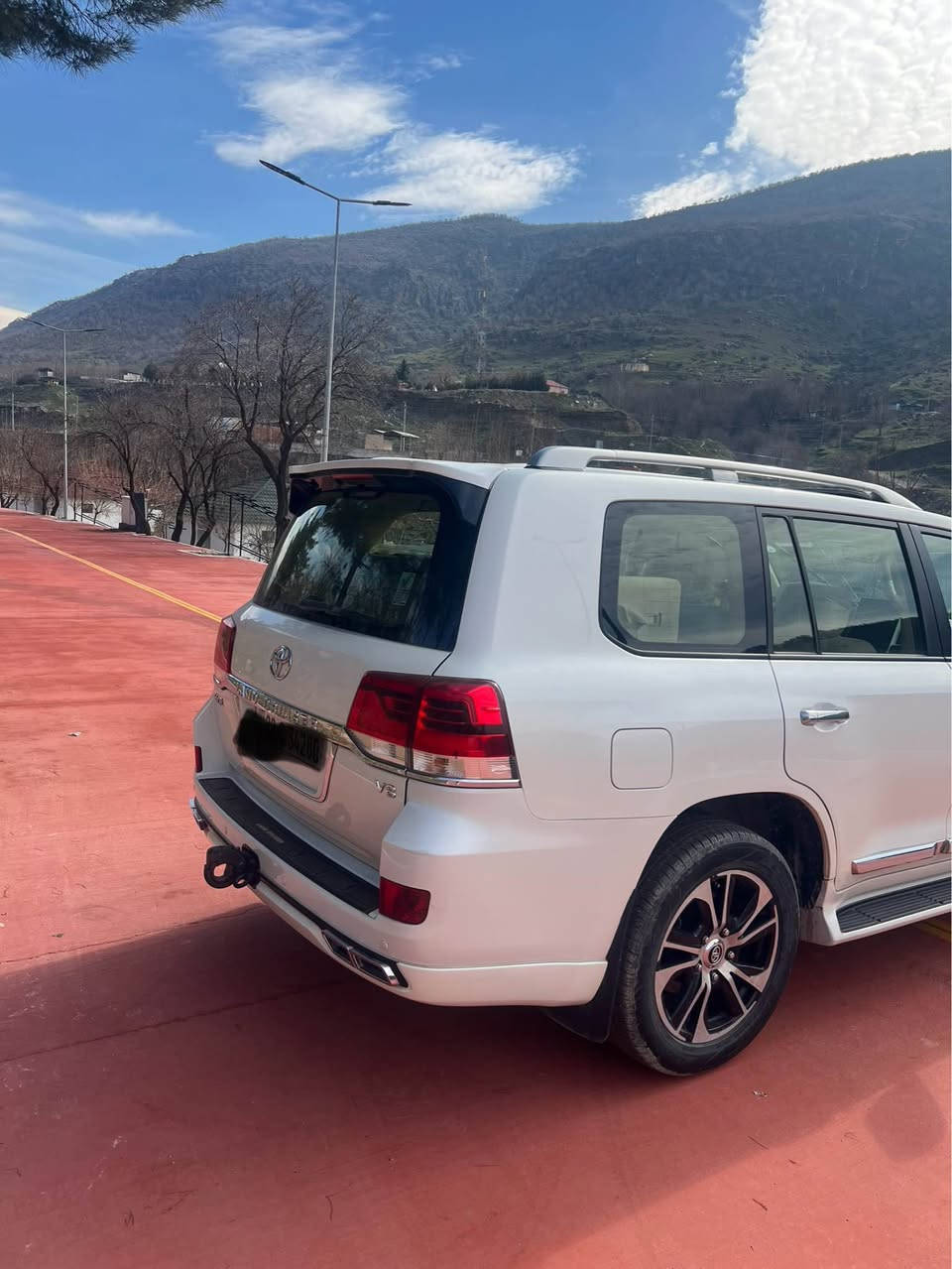 بۆفرۆشتن وەنەوشە 
مودیل 2016
مە کینە هەشت بستنV8
سبوغی نیە 
بینج جی گجکەی تاحدیلە 
یەک قرجی گجکەی بیشی هە یە 
رەقە مو سە نەو نویە 
سعری ٤٤٥ورەقەومحامەلە 
زمارە تەلە فون *********** سوران, أربيل
