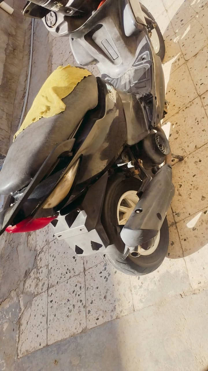 السلام عليكم دراجه للبيع ما مفتوح بوشه 49 دراجه ما بيها شي واحلى من الصوره السعر 350 وبيها مجال رقم الهاتف *********** واتساب.
